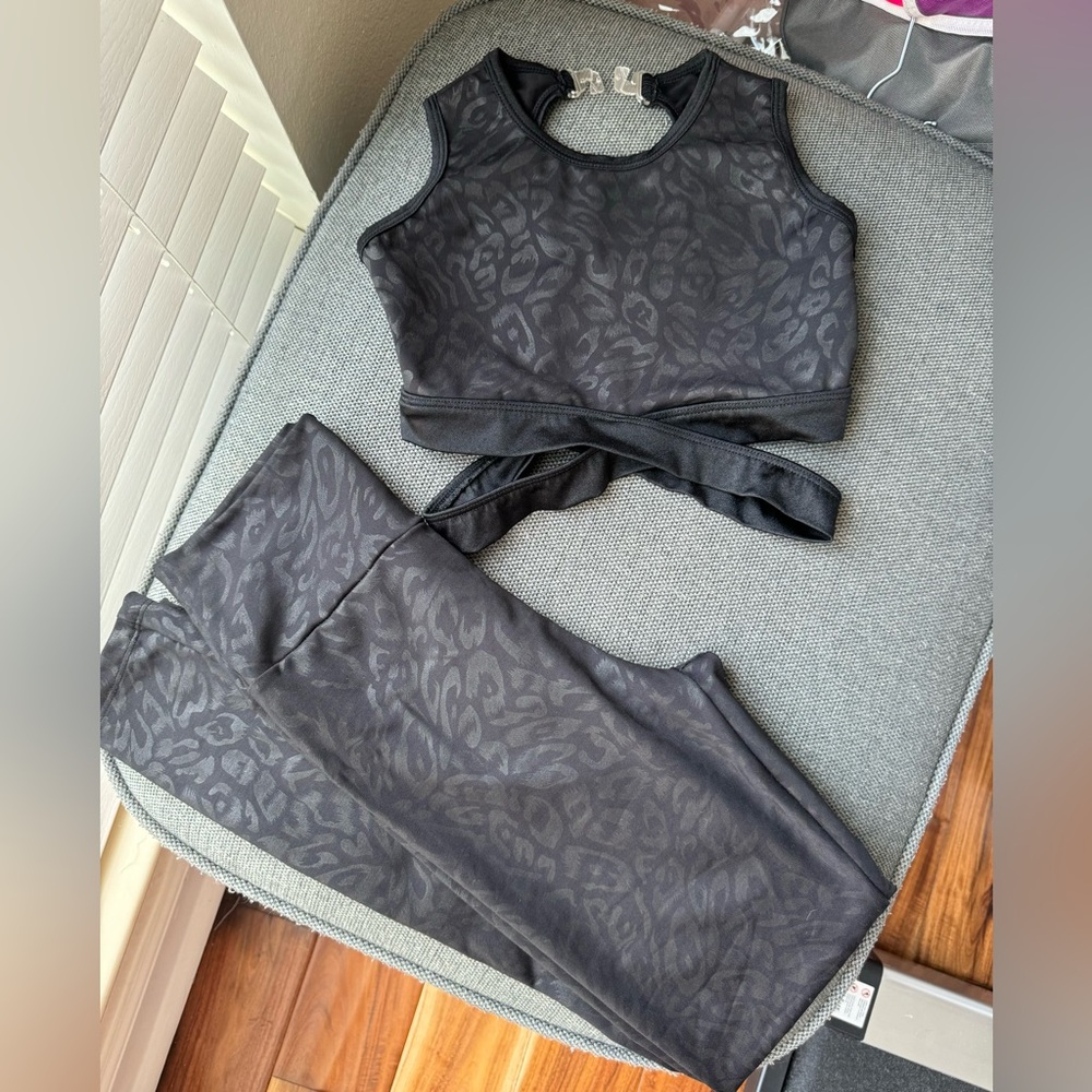 Girls dance set. Top and pants